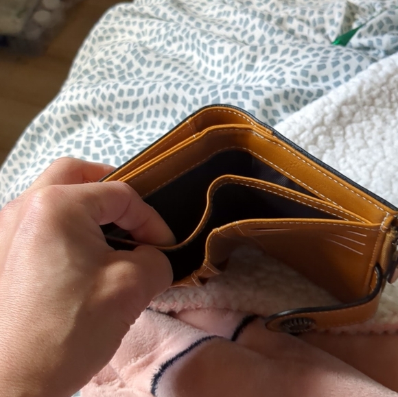 Wallet - Picture 4 of 4